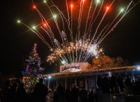Стотици сложиха старт на Коледните тържества в центъра на Пазарджик