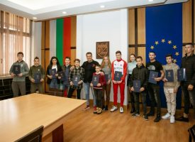 Община Пазарджик награди 12 спортисти за високи постижения по програма „Граждански импулс“