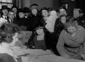 „Жените майки от законен брак, разведени и вдовици“ в България получават право да гласуват едва през 1938 година
