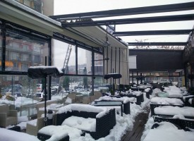 В Пазарджик: Снегът потроши навеси на заведения и автомивки