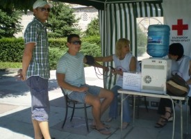 Община Пазарджик раздава минерална вода, заради жегата