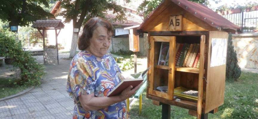 За лятото: Брациговци си направиха минибиблиотечка