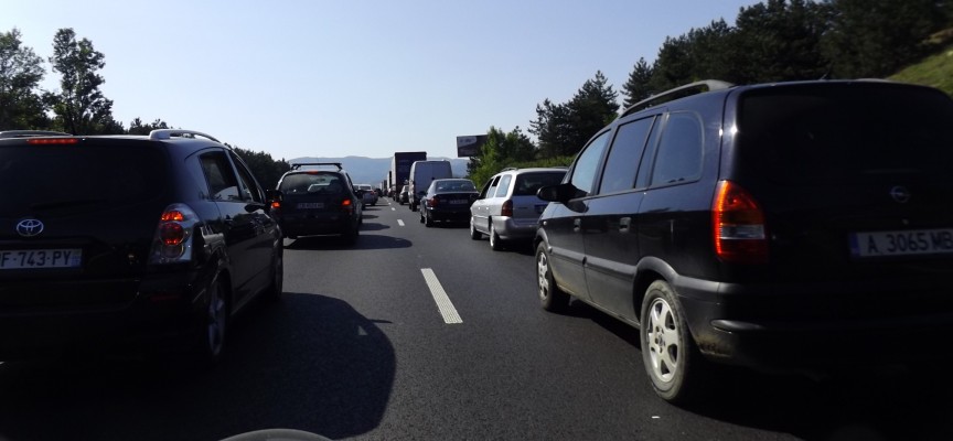 УТРЕ: Без ТИР-ове по магистралите от 14.00 до 20.00, очаква се интензивен трафик