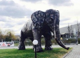 Метален слон вещае берекет на шофьори и купувачи край АМ“Тракия“