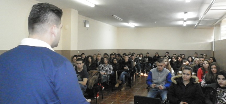 Най-младият евродепутат се срещна със зрелостници в Пазарджик