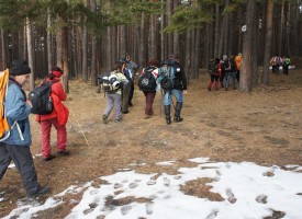 На „Петльовден“: 20 планинари от „Незабравка“ се изкачиха на хижа „Чернатица“
