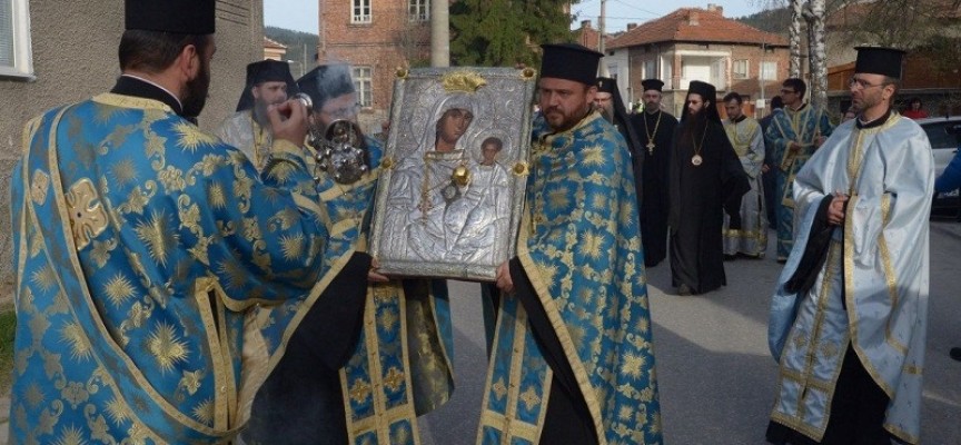 В петък: „Златната ябълка“ идва в Пазарджик с дядо Николай