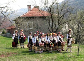 Традиционните фолклорни празници предстоят на Лазаровден и Цветница