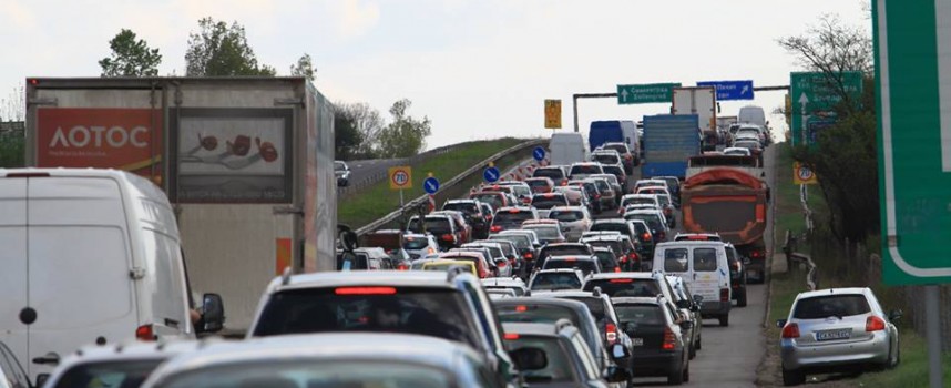 В посока Бургас: Шофирайте внимателно по магистралата, на 83 км. ремонтират мантинелата