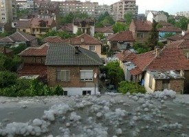 Градушка и вятър обрулиха Пазарджик