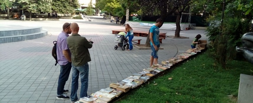 На Тортата: Свободен обмен на книги, търсят се четящи
