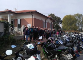 Дрехи и лакомства дариха рокерите на Дома за деца в Звъничево