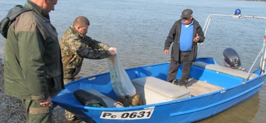През юли: Пет нощни проверки на язовирите Доспат и Батак спасиха 140 кг риба