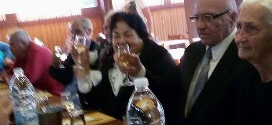 Велинград: Пенсионерите от Дома в Главиница с гала-вечеря в „Чинарите“