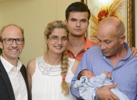 Община Пазарджик издаде акт за раждането на Николай, бебето от самолета