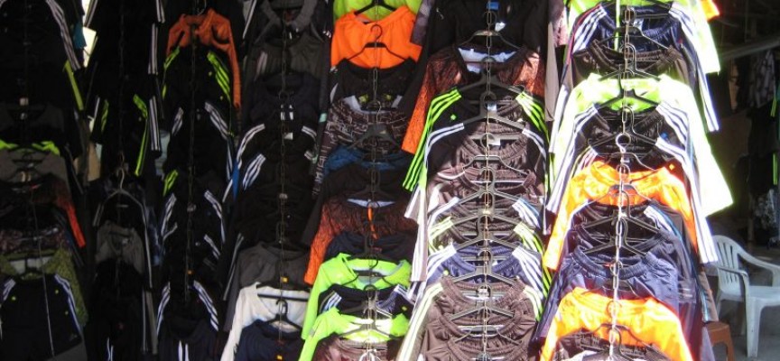 Пазарджик: Търговка продава стоки на  “Nike” и “Adidas”, но те не знаят, взеха ги