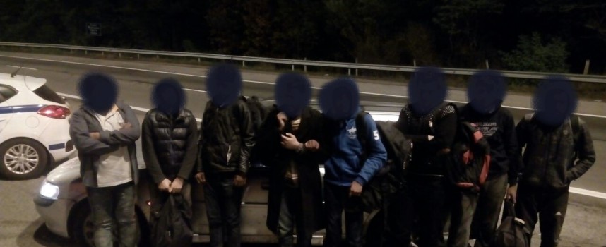 Деветима нелегални мигранти и каналджията им са задържани на АМ“Тракия“