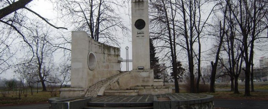 Пазарджик: Символиката в паметника на Алеко Константинов