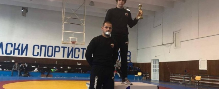 Илия Мустаков се върна със злато от гладиаторски турнир в Самоков