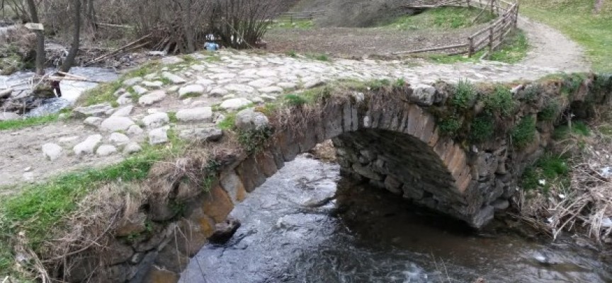 Фотинска река потече с фекалии, водопадите – кафяви, РИОСВ ще проверява източника
