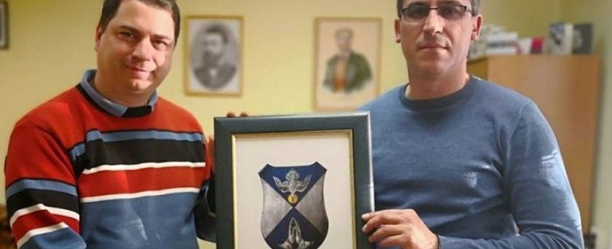 Александър Алексиев връчи герба на кмета на Мирянци