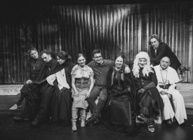 В понеделник: Театърът с премиерата на „Бутилка оцет“, вижте афиша до края на месеца