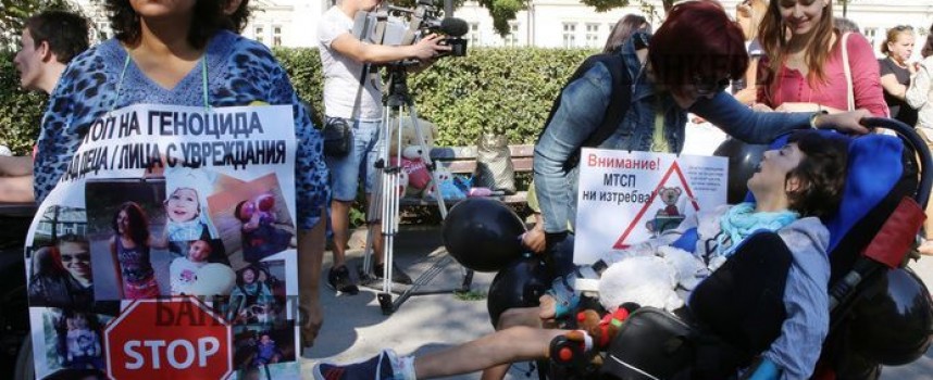 За 14 дни: Над 2 000 подписа събраха майките от „Подай ръка и подкрепи“, в понеделник на протест в София