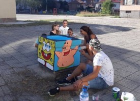 Учениците от ОУ „Св. Климент Охридски“ разкрасиха училищния двор ден преди първия школски звънец