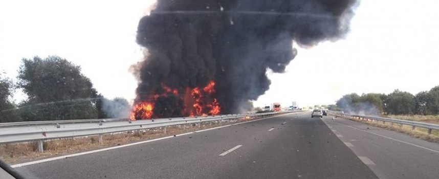 В пожара на магистралата са изгорели два ТИР-а, има обходен маршрут