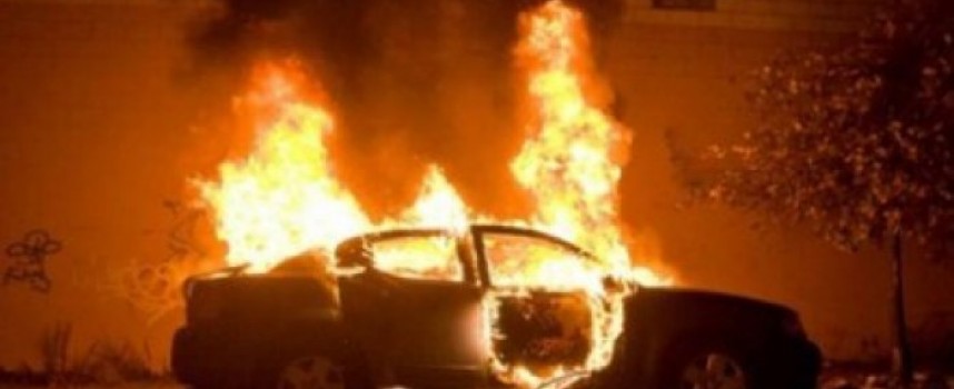 Лек автомобил горя във Велинград