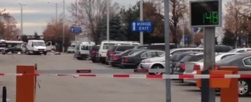 Търсят се собствениците на 14 автомобила изоставени на софийското летище