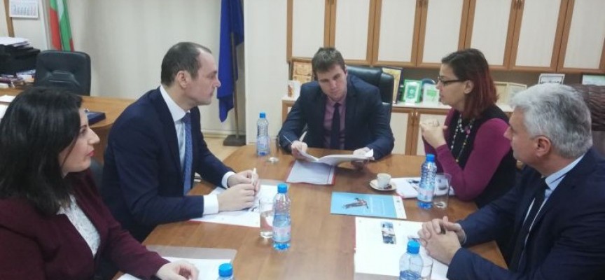 Областният управител постави въпроса за елзахранването на вилните зони пред шефа на  EVN за България Робърт Дик