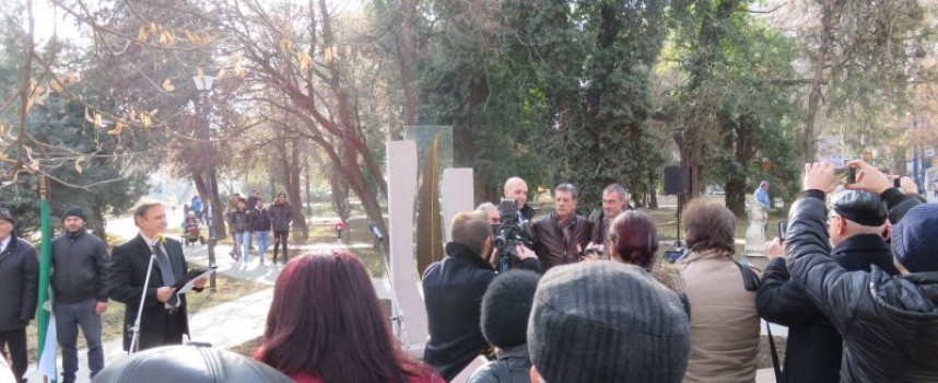 Пазарджик вече има паметник на Военните кореспонденти