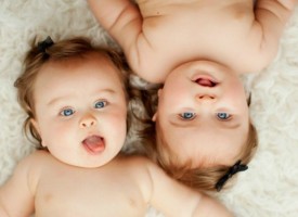 Акушерка-пенсионерка организира благотворително тържество в помощ на близнаци