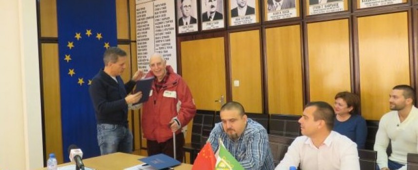 Борис Резов с награда за рождения си ден, пожела си пак да изберем същия кмет