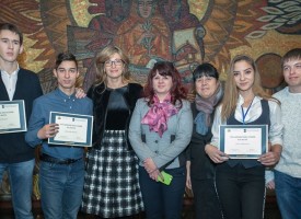 Четирима от „Аксаков“ с награди от вицепремиера Екатерина Захариева и Атлантическия клуб