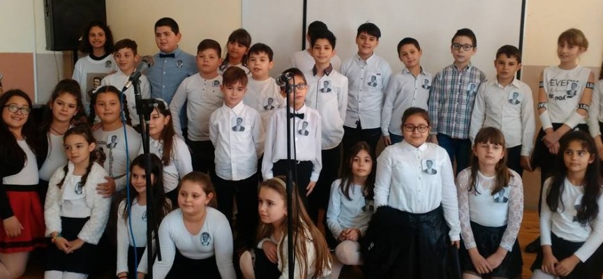 Учениците от СУ“Г.Брегов“ почетоха подвига на Васил Левски с училищен рецитал