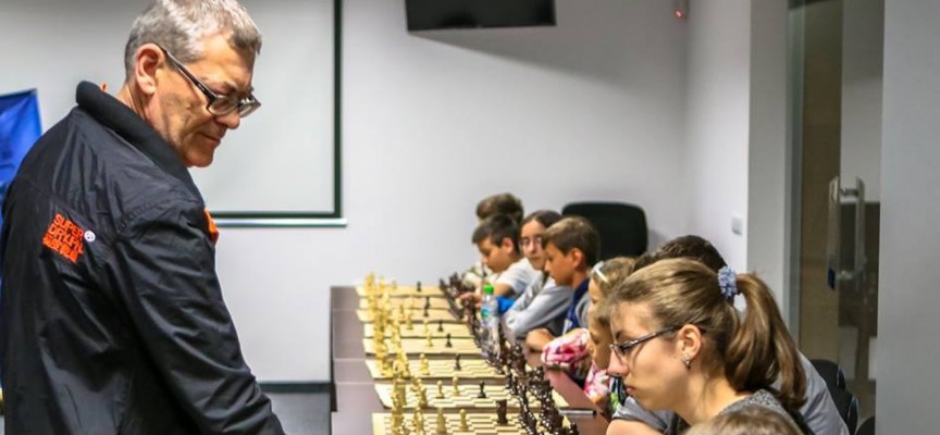 Панагюрище: Сеанс от международните майстори Димитър Лалев и Атанас Димитров, над сто деца ще участват в шахматния турнир