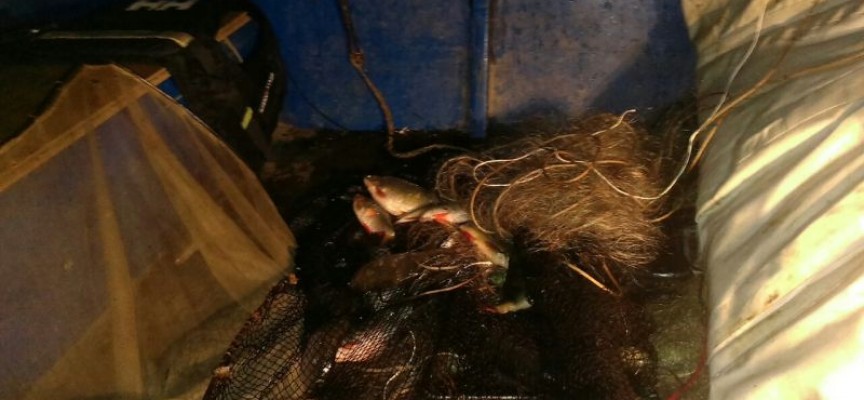 Задържаха бракониер от Ракитово с лодка и незаконна риба