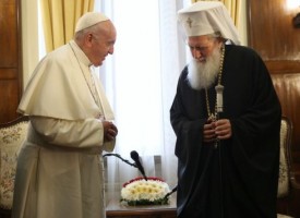 Папа Франциск се срещна с партиарх Неофит