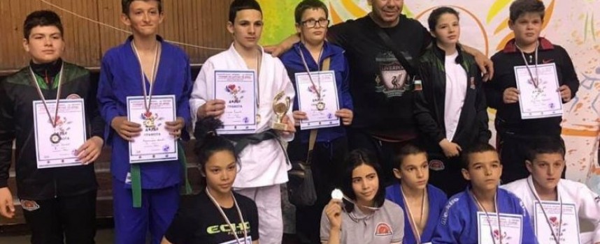 В Перник: Спортното училище прибра почти целия награден фонд от турнир по джудо