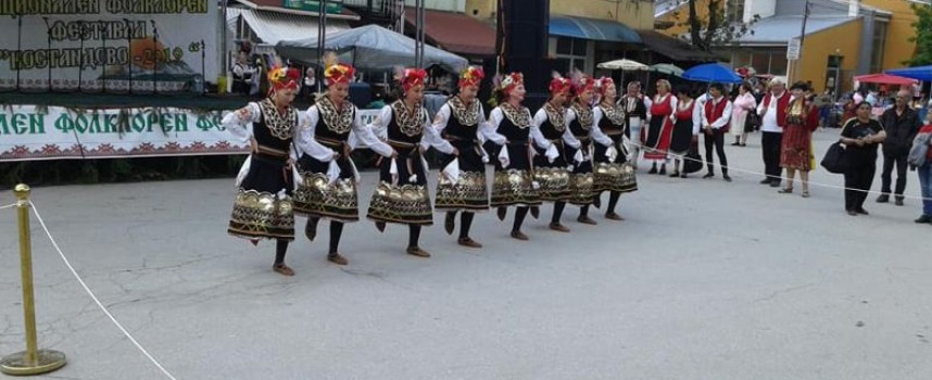 Над 1400 изпълнители и състави се събраха на фолклорния фестивал в Костандово