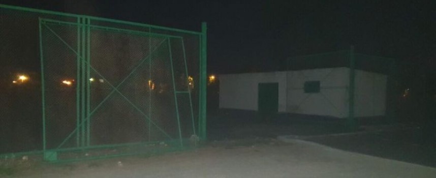 Метална врата затисна петгодишно дете в двора на Спортното училище