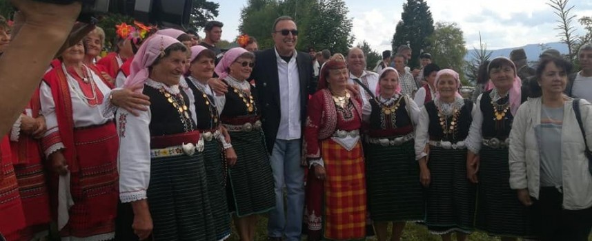 Президент Петър Стоянов дойде на гайдарско надсвирване в Равногор