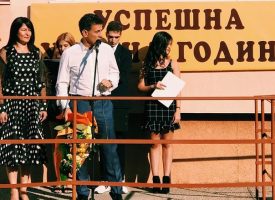 Кметът Тодор Попов откри учебната година в Езиковата, областният в „Проф. Иван Батаклиев“