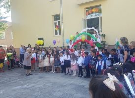 Лена Парова: Търсят се стари кадри на училището и ученици от град Ветрен