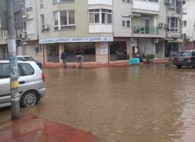 Авария наводни три улици в центъра на Пазарджик