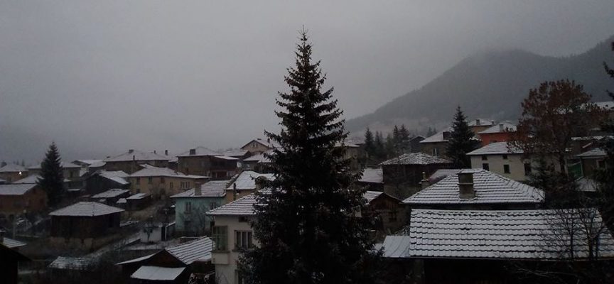 В Равногор вече си честитят първия сняг