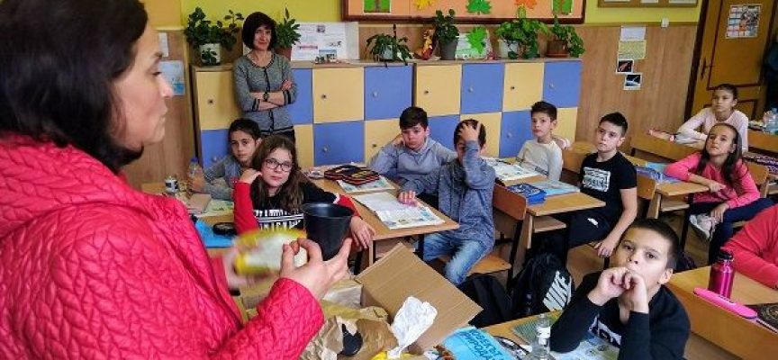 Фондация дари детските градини и училищата в Пещера