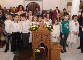 Деца от „П.Р.Славейков“ в Пещера взеха участие в тържествената служба на храма „Успение Богородично“
